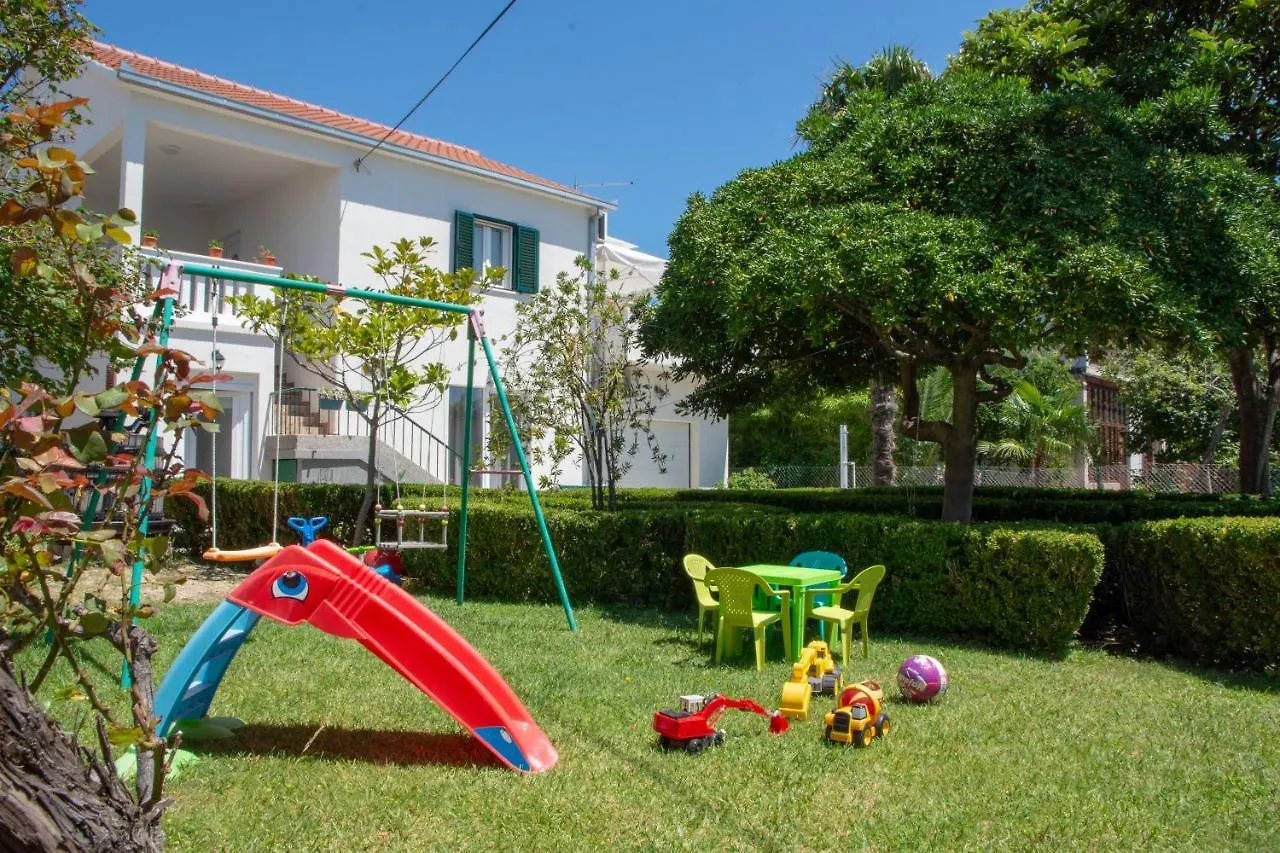 Apartman Tradicija Kastela 0*,