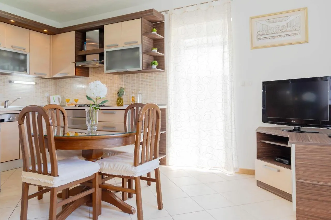 Apartment Apartman Tradicija Kastela Croatia